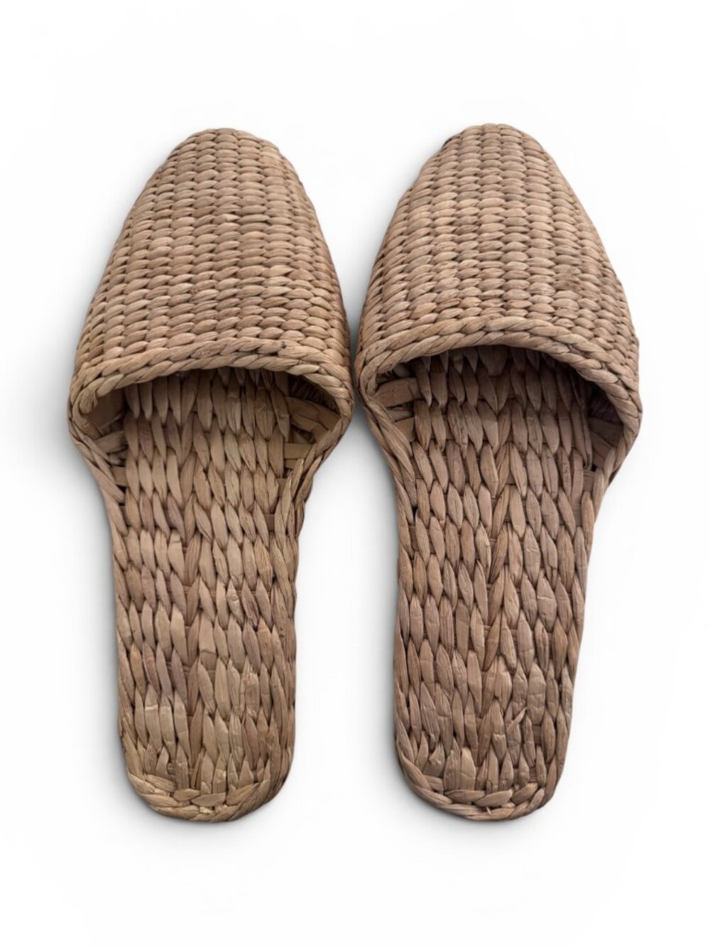 Handmade Woven Straw Slippers – Natural Fiber House Shoes – Women’s 6–7